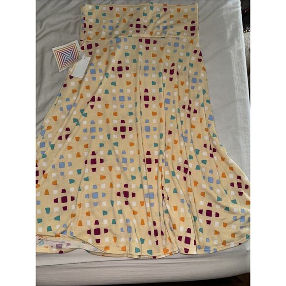 Lot Of 10 LuLaRoe Irma Azure Randy Shirt Skirt Tee Soft Patriotic Geometric - Picture 11 of 11